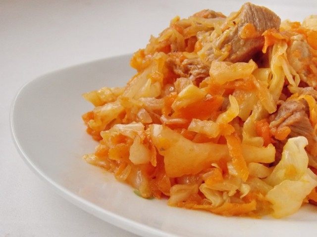 Тушёная капуста с мясом готова Тушёная капуста с мясом готова