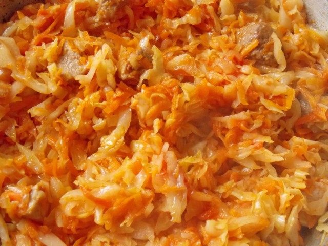 Добавляем томат к тушёной капусте Добавляем томат к тушёной капусте