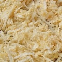 Спассеруем натёртый сельдерей до мягкости Спассеруем натёртый сельдерей до мягкости