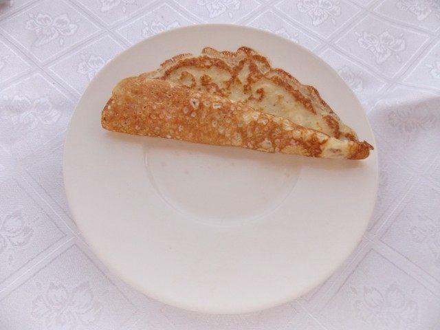 Сворачиваем рожок из блинчика Сворачиваем рожок из блинчика