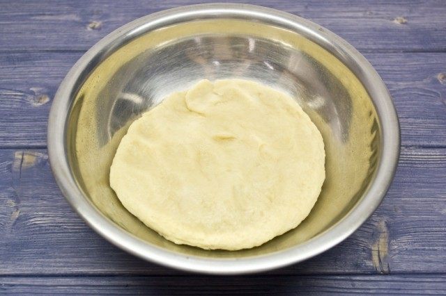 Замешанное тесто оставляем остывать Замешанное тесто оставляем остывать