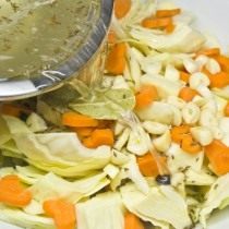 Заливаем капусту маринадом Заливаем капусту маринадом