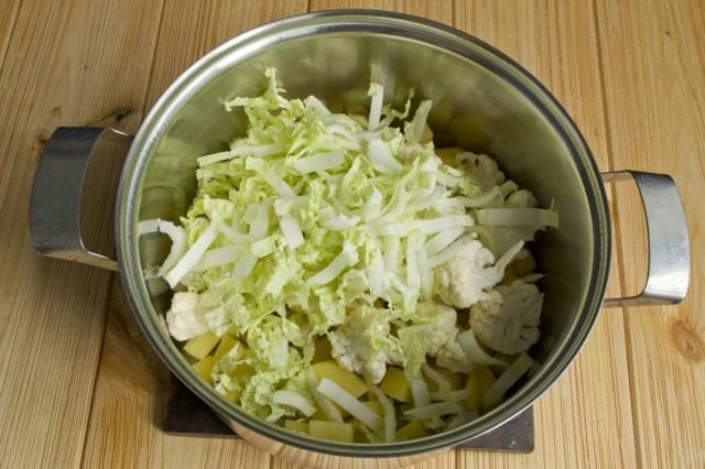 Шинкуем пекинскую капусту Шинкуем пекинскую капусту