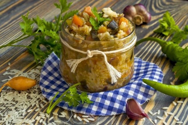 Овощной салат с рисом на зиму Овощной салат с рисом на зиму