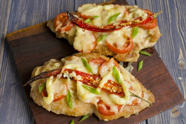Вкусное куриное филе с сыром в духовке Вкусное куриное филе с сыром в духовке