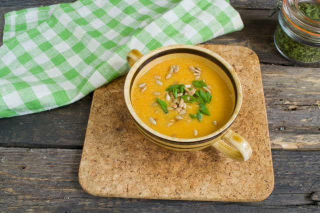 Суп-пюре с кабачком и курицей готов! Суп-пюре с кабачком и курицей готов!
