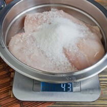 Насыпаем мелкий сахарный песок Насыпаем мелкий сахарный песок