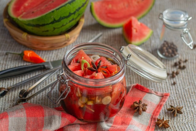 Острый маринованный арбуз — пикантная закуска к мясу Острый маринованный арбуз — пикантная закуска к мясу
