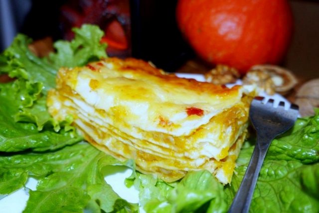 Вегетарианская лазанья с тыквой и грецкими орехами Вегетарианская лазанья с тыквой и грецкими орехами