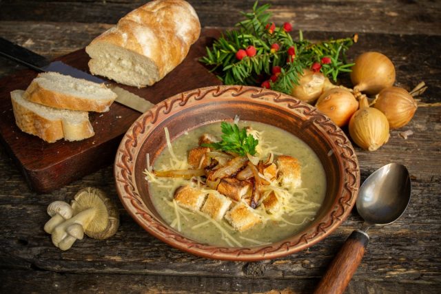Вкусный грибной крем-суп с гренками Вкусный грибной крем-суп с гренками