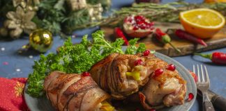 Сочные куриные рулеты с беконом в апельсиновом соусе