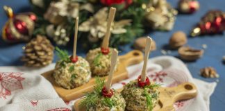 Праздничная закуска «Ёлочные шары» с сыром и курицей