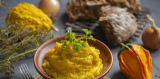 Пряное картофельное пюре с тыквой и луком