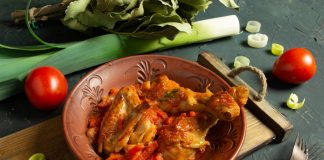 Ароматное чахохбили из курицы с томатной пастой