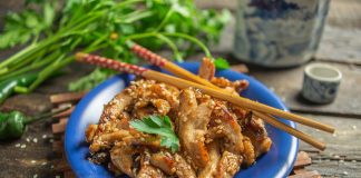 Кисло-сладкая курица терияки с кунжутом