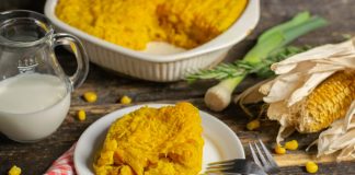 Яркий кукурузный пирог с чеддером