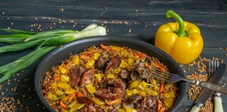 Рассыпчатая гречка с куриной печенью в духовке