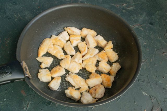 Обжариваем курицу Обжариваем курицу