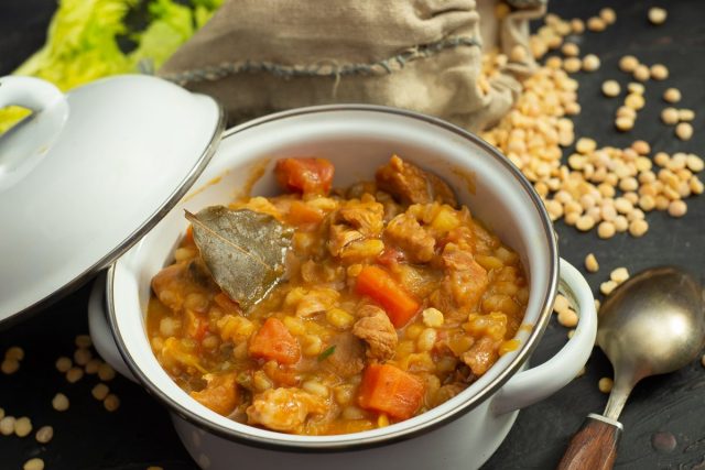 Ароматная гороховая каша с мясом
