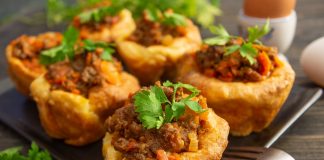 Йоркширские пудинги с говядиной и овощами