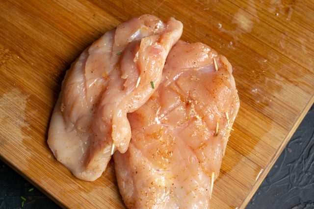 Скалываем кармашки деревянными зубочистками