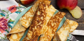 Нежные яблочные блины с маслом и сгущенкой