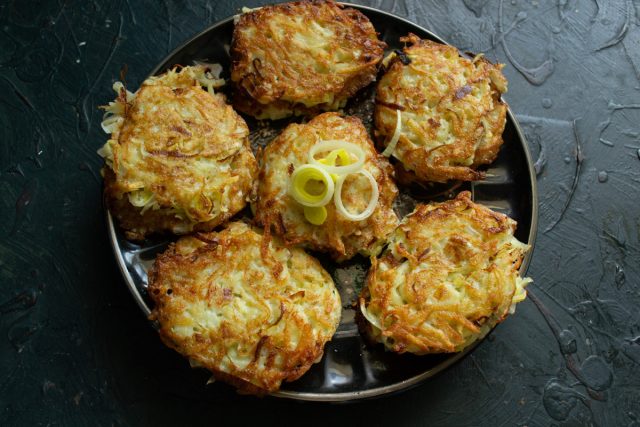 Вкусные деруны с луком готовы Вкусные деруны с луком готовы