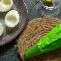 Наполняем творожной пастой кулинарный мешок Наполняем творожной пастой кулинарный мешок