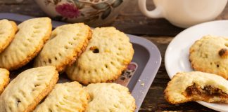 Лимонное печенье с финиками и арахисом