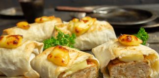 Сочные куриные котлеты в тонком лаваше с сыром