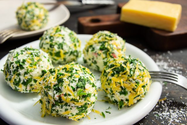 Вкуснейшая закуска из крабовых палочек и сыра Вкуснейшая закуска из крабовых палочек и сыра